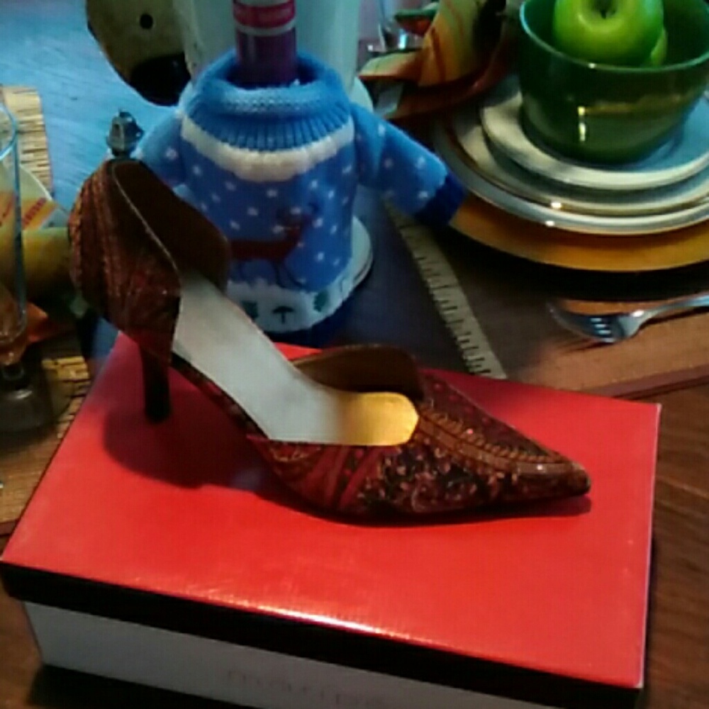 Shoes - Picture 2 of 3